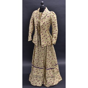 An early 20th Century lady's linen day dress