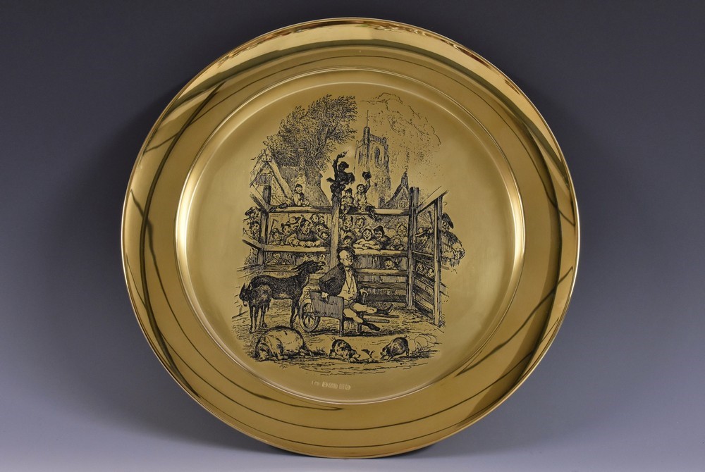 A Limited Edition 18ct gold ''The Pickwick Christmas 1976'' plate