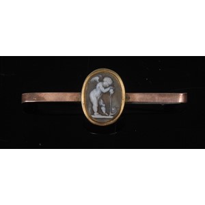 A 19th century carved cameo bar brooch