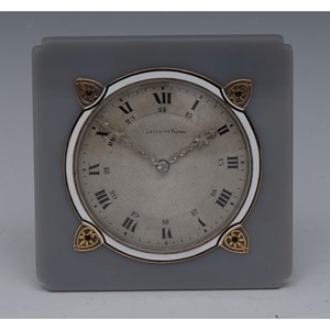 A French Art Deco pale grey agate strut timepiece