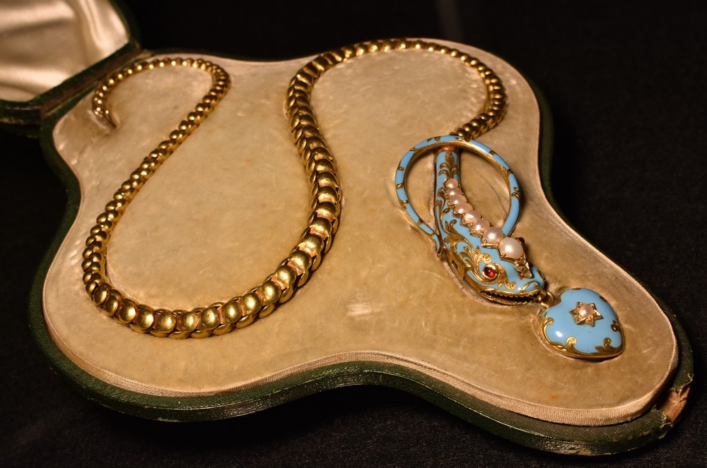 A Victorian split pearl and enamel serpent necklace