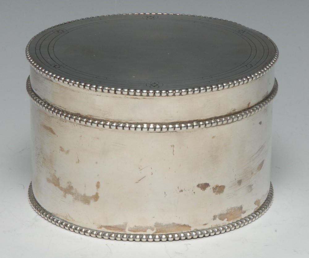 A late 18th/early 19th century Dutch silver circular box