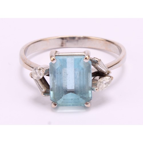 18ct white gold approx. 2.80ct Aquamarine and diamond ring