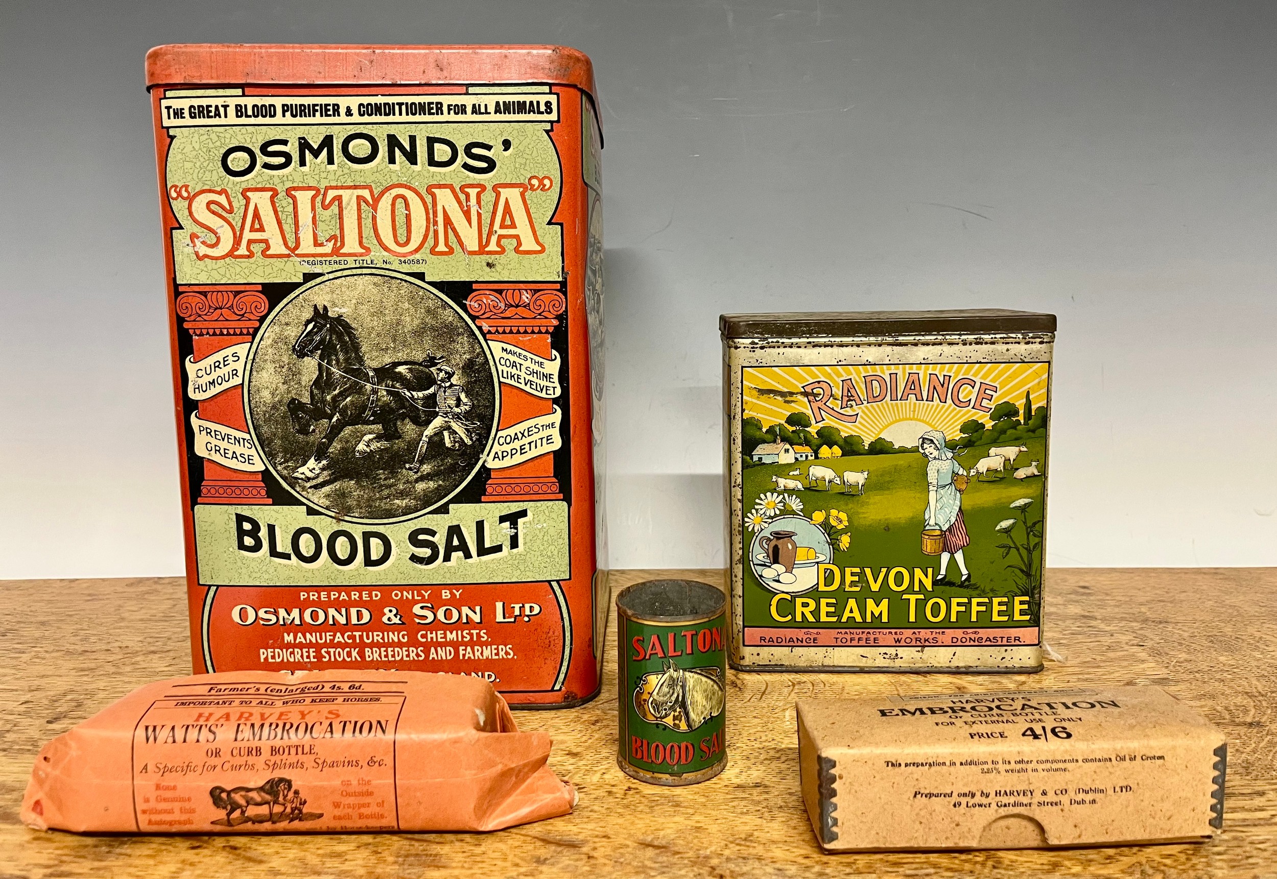 A large Osmonds' Saltona Blood Salt rounded rectangular pictorial tin, lithograph printed with livestock, 28cm high, early 20th century