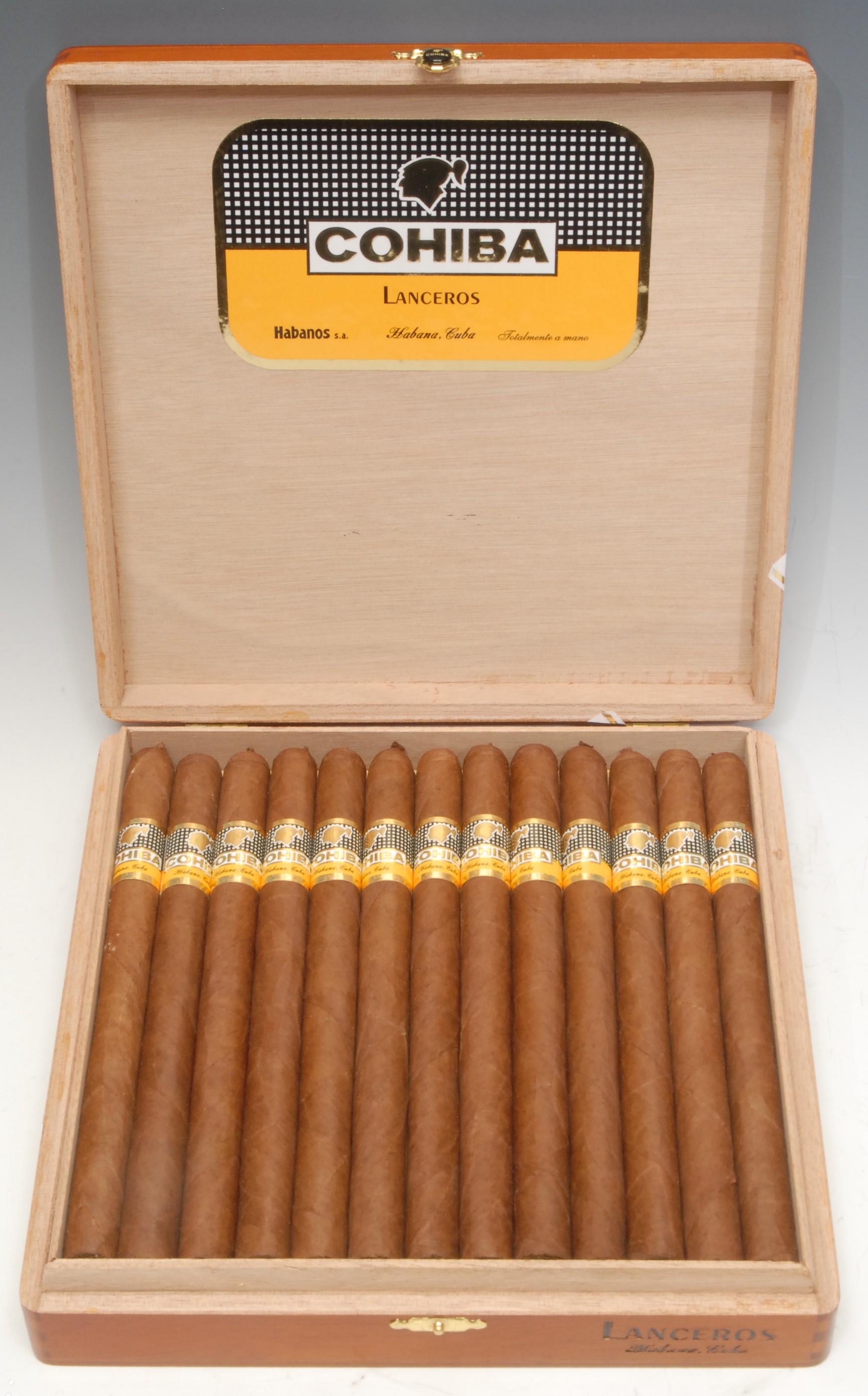 Smoking & Tobacciana - A set of twenty five Cohiba Lanceros cigars, 19.5cm long each, boxed, stamped MAR JUL 20