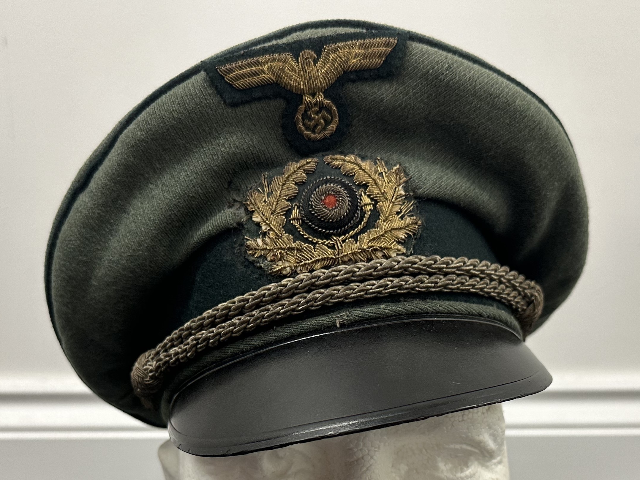 WW2 Third Reich KM Coastal Artillery Officers Schirmmutze Cap in Trikot wool with gilt wire bullion insignia and silver cap cords. KM Fouled Anchor Cap Cord Buttons. Black rayon lining with celluloid sweat shield. Brown leather sweatband. Size approx. 59.