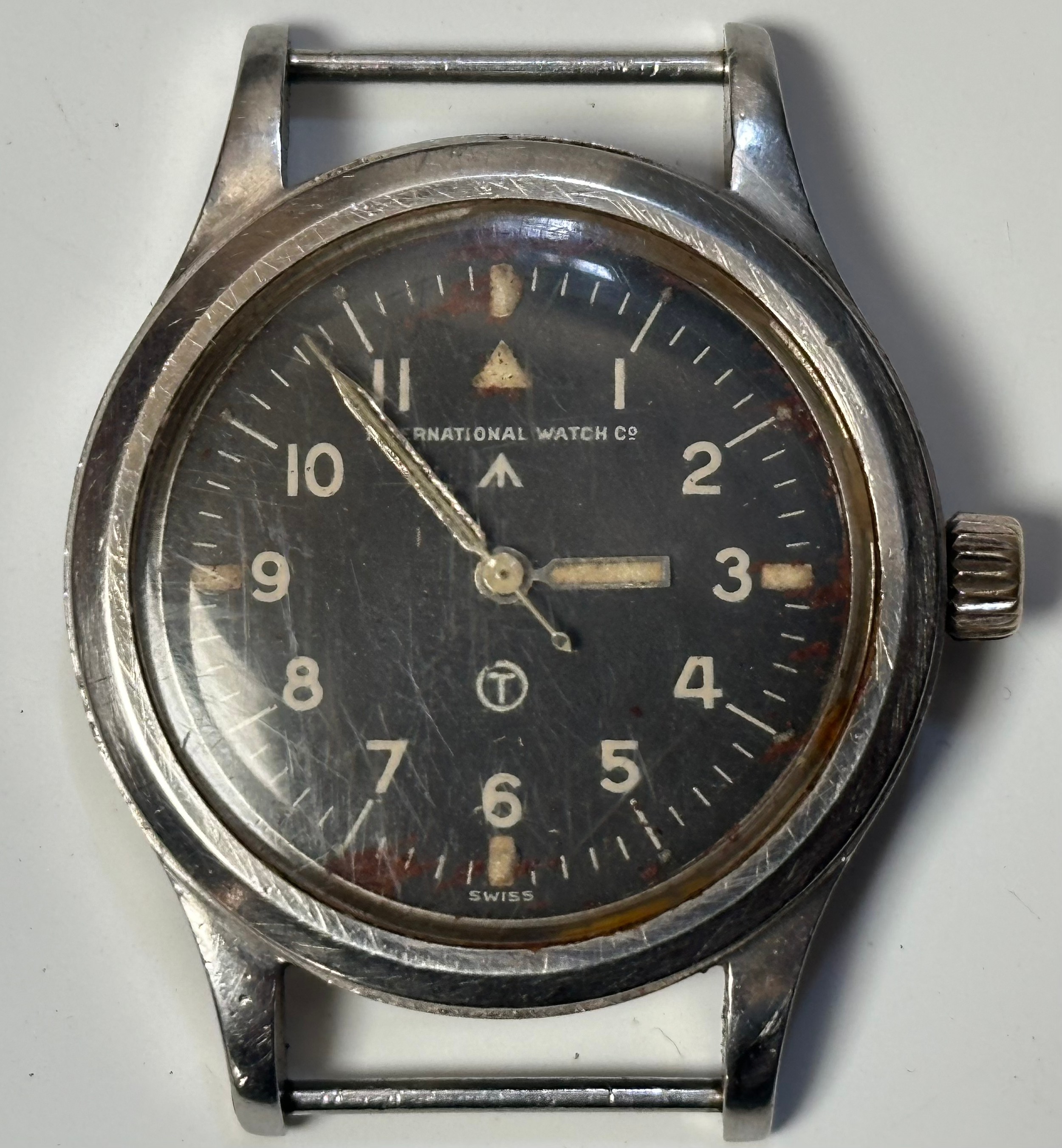 British RAF Pilots/ Navigators 6B/346 Wristwatch by International Watch Co with black dial with Arabic numerals and WD Broad Arrow, no strap. Reverse of case marked with WD Broad Arrow plus 6B/346 along with 660/50. The watch runs and ticks would recommend a clean and service.