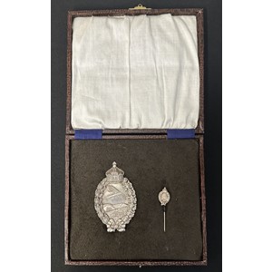 WW1 Imperial German Army Air Service Flugzeugführerabzeichen Pilots Badge. Private purchase hollow back example in .800 marked Silver along with matching stick pin in .925 silver. Complete in it's original fitted presentation case.