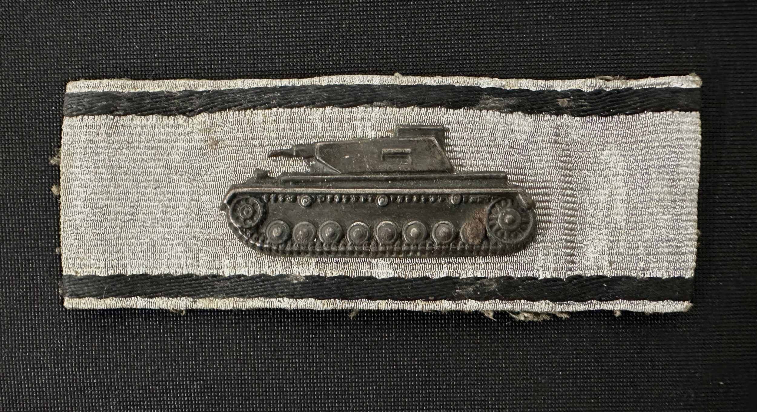 WW2 Third Reich Panzervernichtungsabzeichen in Silber - Tank Destruction Badge in Silver. Issued example. Not backing cloth remaining. New to the market, war souvenir of a Royal Marine.