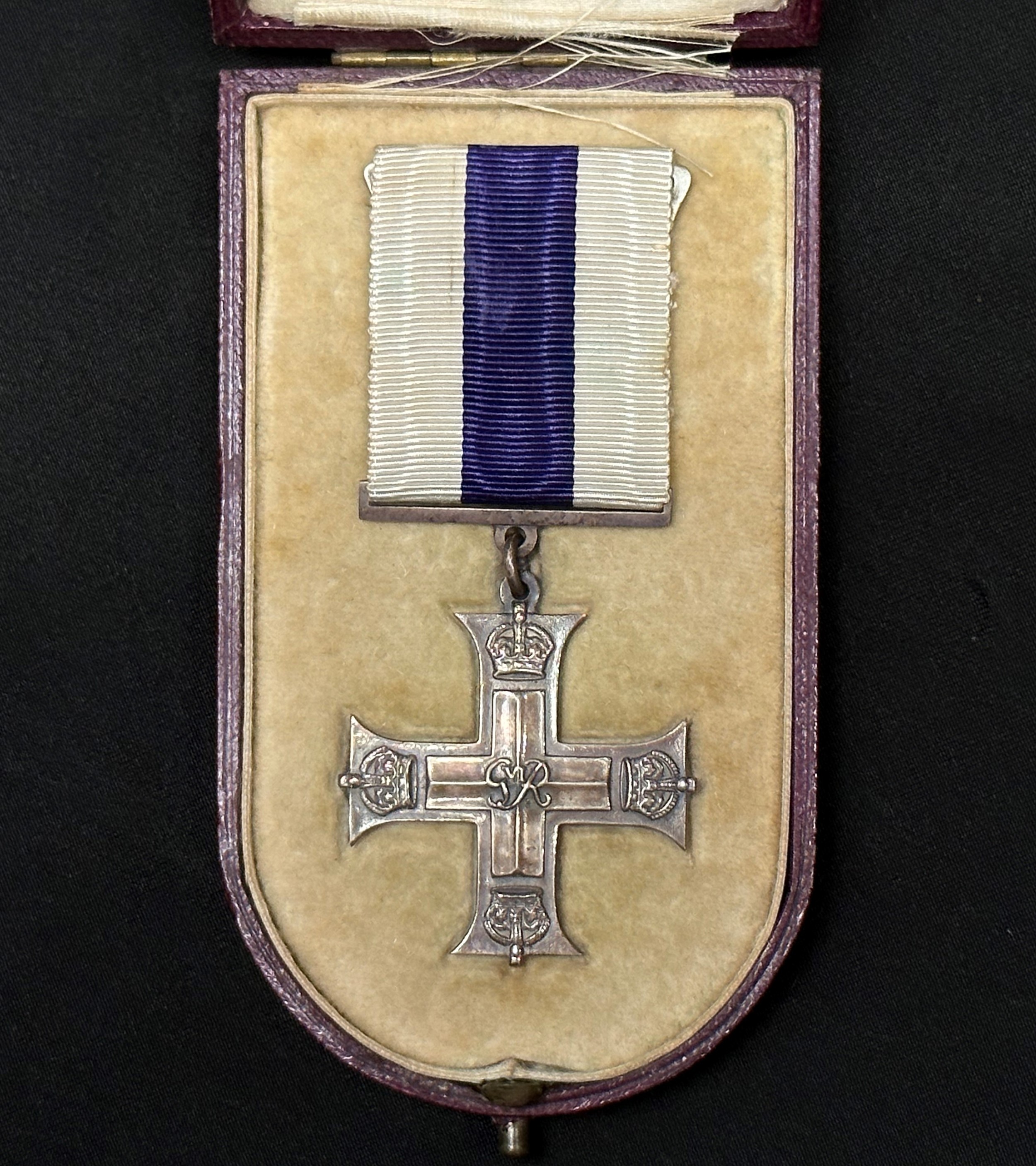 WW2 British Military Cross GRVI complete with original ribbon and in original case of issue. Reverse is plain.