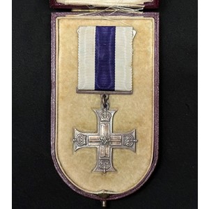 WW2 British Military Cross GRVI complete with original ribbon and in original case of issue. Reverse is plain.