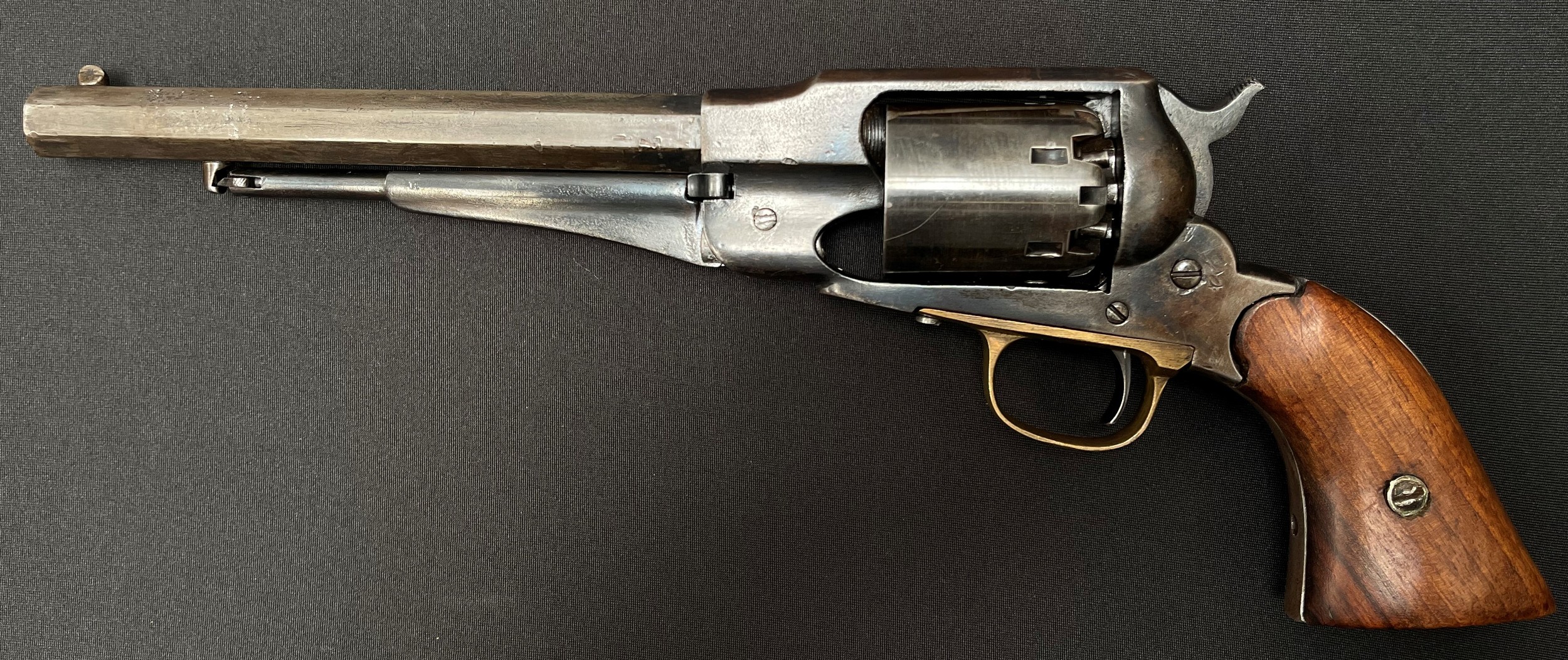Remington New Model Army 1861 Pattern Revolver serial number 88287 .44cal. with 200mm long barrel. The barrel stamped on top "Patented Sept.14 1858. E. Remington & Sons, Ilion, New York U.S.A. New Model''. Working action. Overall length 355mm. Both barrel and cylinder are marked with an inventory number "38". Comes with a new Remington soft gun cover. NOTE: Section 58(2) No licence required in the UK.