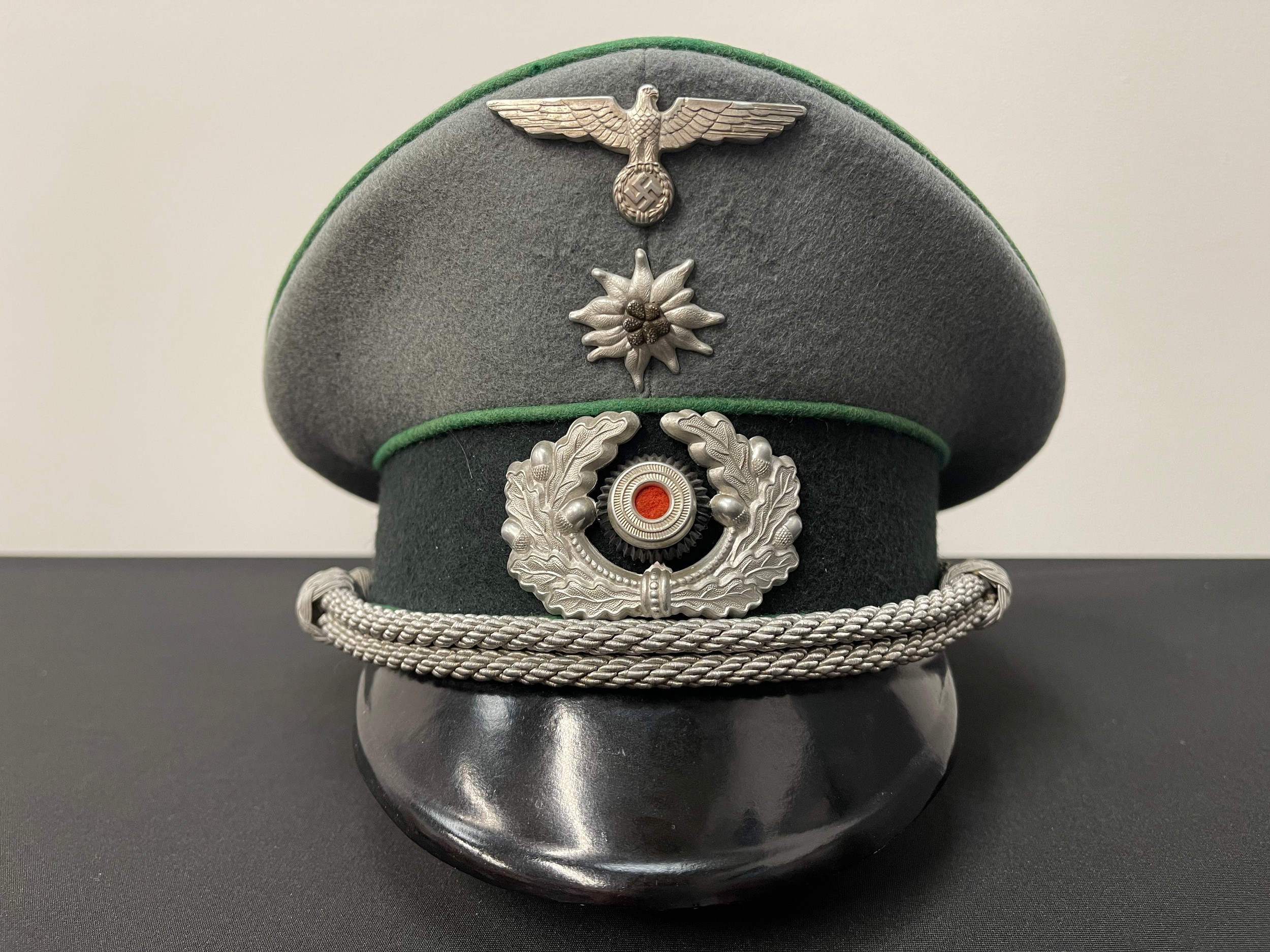 WW2 Third Reich Heer Infantry officers Schirmmutze cap. Earlier lighter coloured pattern cap band. No sweatsheild. No makers mark. Size approx. 58.