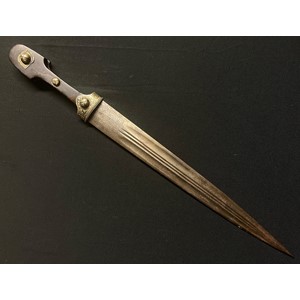 Imperial Russian Kuban Cossacks M1904 Kindjal Dagger with double edged fullered blade 334mm in length. Dated 1911r. Zlatoust Arms Factory. Cyrillic markings to both sides of the blade along with etched decoration. Two die stamped inspection marks. Wooden grip with three studs and Niello decoration. Overall length 479mm. No scabbard.
