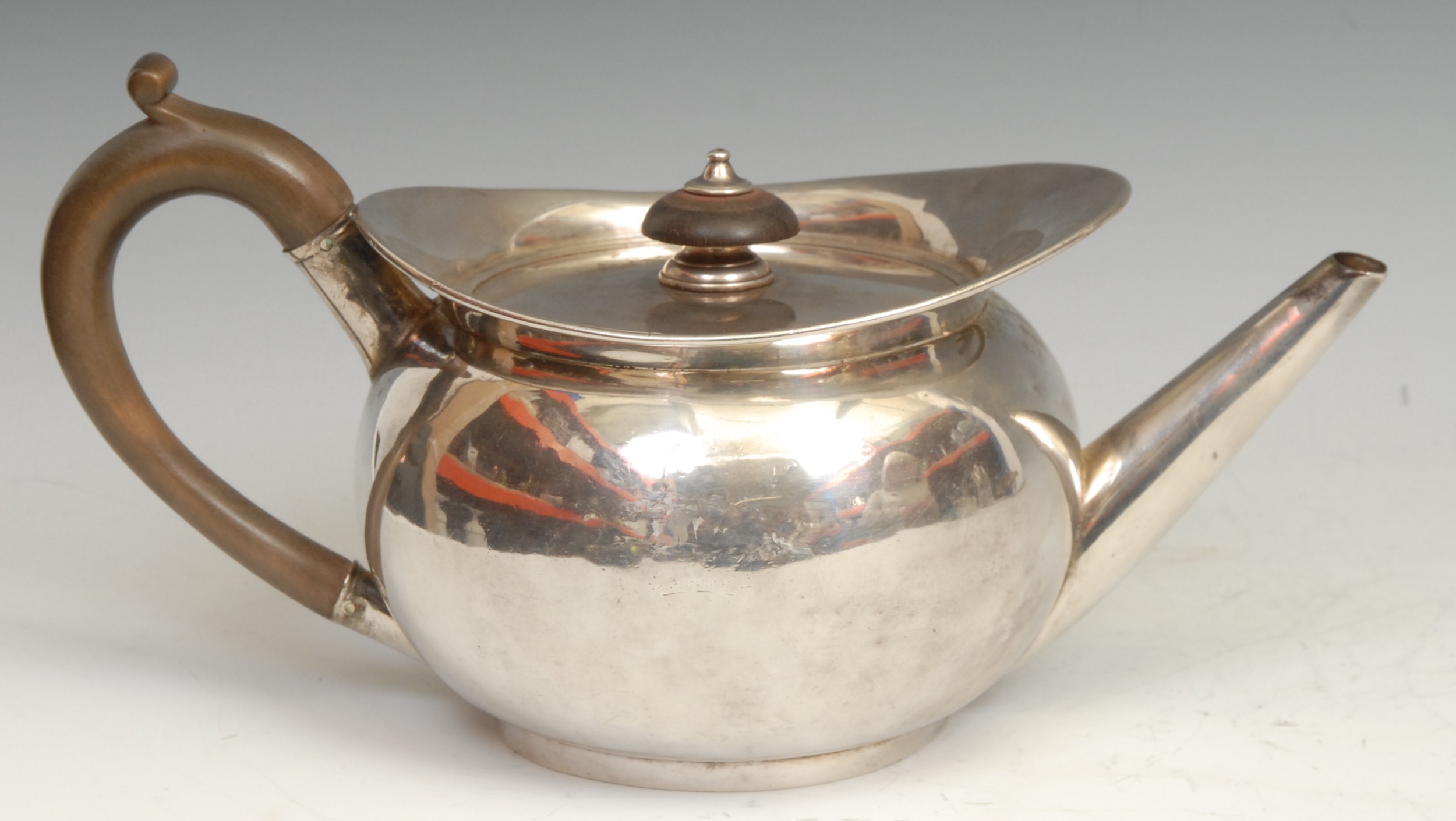 Paul Storr - a George III silver cape pattern teapot, quite plain, scroll-capped fruitwood handle, 25cm long, London 1800, 562g gross