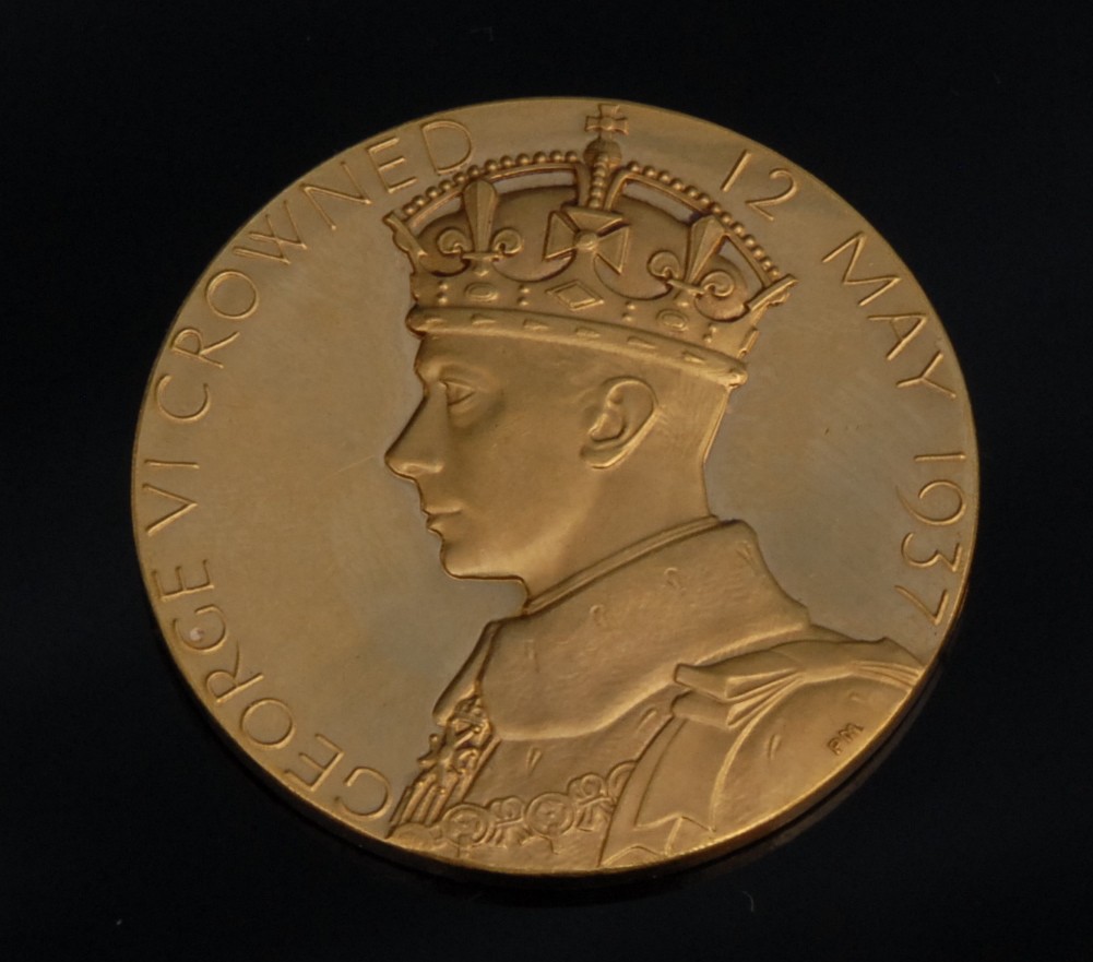 A gold coin to commemorate the Coronation of George VI, designed by Percy Metcalfe, obverse bust of George VI facing sinister, obverse bust of Queen Elizabeth facing sinister, 22.8g