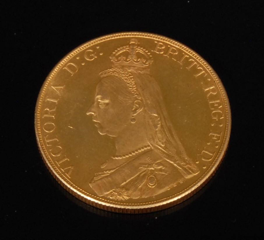 A Queen Victoria five pound gold piece, 1887, George and the Dragon to verso, approximately 40.15g