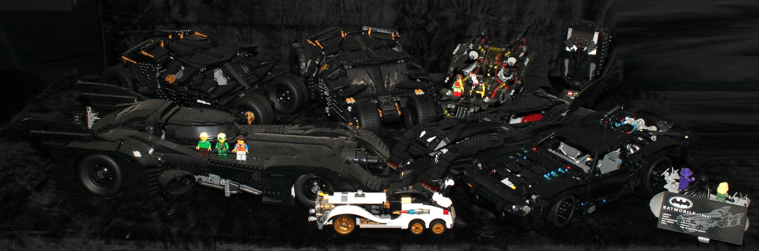 Lego - Batmobiles; Batman mask; Penguin Arctic Roller (8)  This lot is part of a collection from a deceased estate. All models were constructed and remained constructed in the home and as such we do not have boxes or instruction manuals and the models are therefore sold as seen.