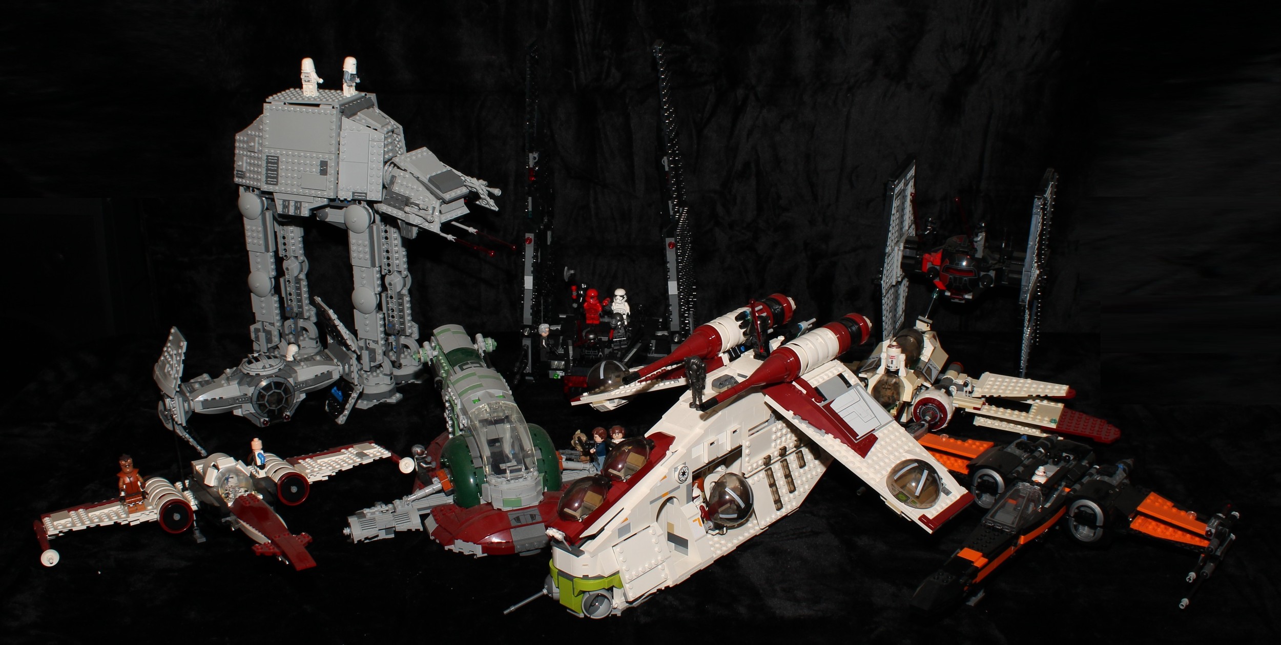 Lego - Star Wars, 75054 AT-AT, unboxed; 75004 Z-95 Headhunter, unboxed; 75243 20th Anniversary Edition Slave, unboxed; 7676 Republic Attack Gunship, unboxed; 75102 Poe's X-Wing Fighter, unboxed; 75256 Kylo Ren's Shuttle, unboxed; 7259 ARC-170 Starfighter, unboxed; etc (9)  (75054) Retired product. Previously £109.99RRP.  (75004) Retired product. Previously £39.99RRP.  (75243) Retired product. Previously £109.99RRP.  (7676) Retired product. Previously £84.99RRP.  (75102) Retired product. Previously £70.00RRP.   (75256) Retired product. Previously £99.99RRP.  (7259) Retired product. Previously £29.99RRP.  This lot is part of a collection from a deceased estate. All models were constructed and remained constructed in the home and as such we do not have boxes or instruction manuals and the models are therefore sold as seen.