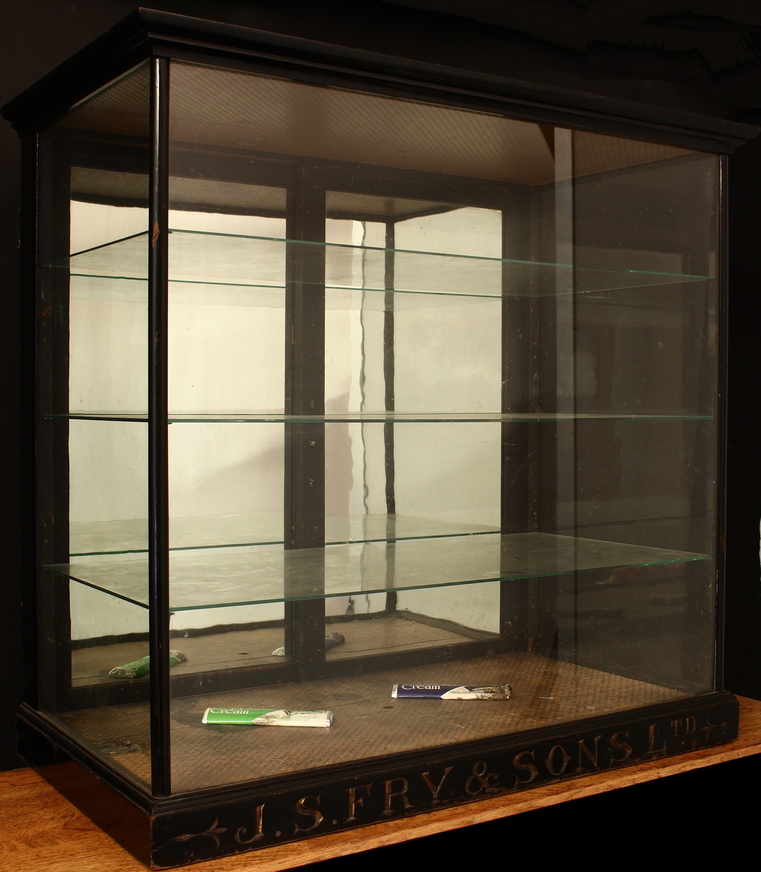 A late 19th/early 20th century J.S.Fry & Sons Ltd rectangular counter top display cabinet