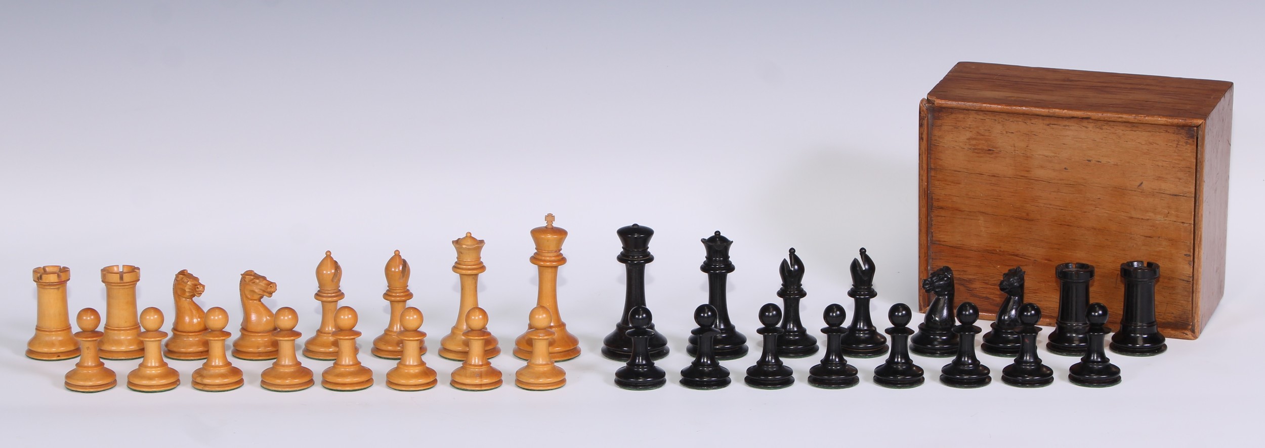 A boxwood and ebony Staunton pattern chess set, the Kings 8.5cm high