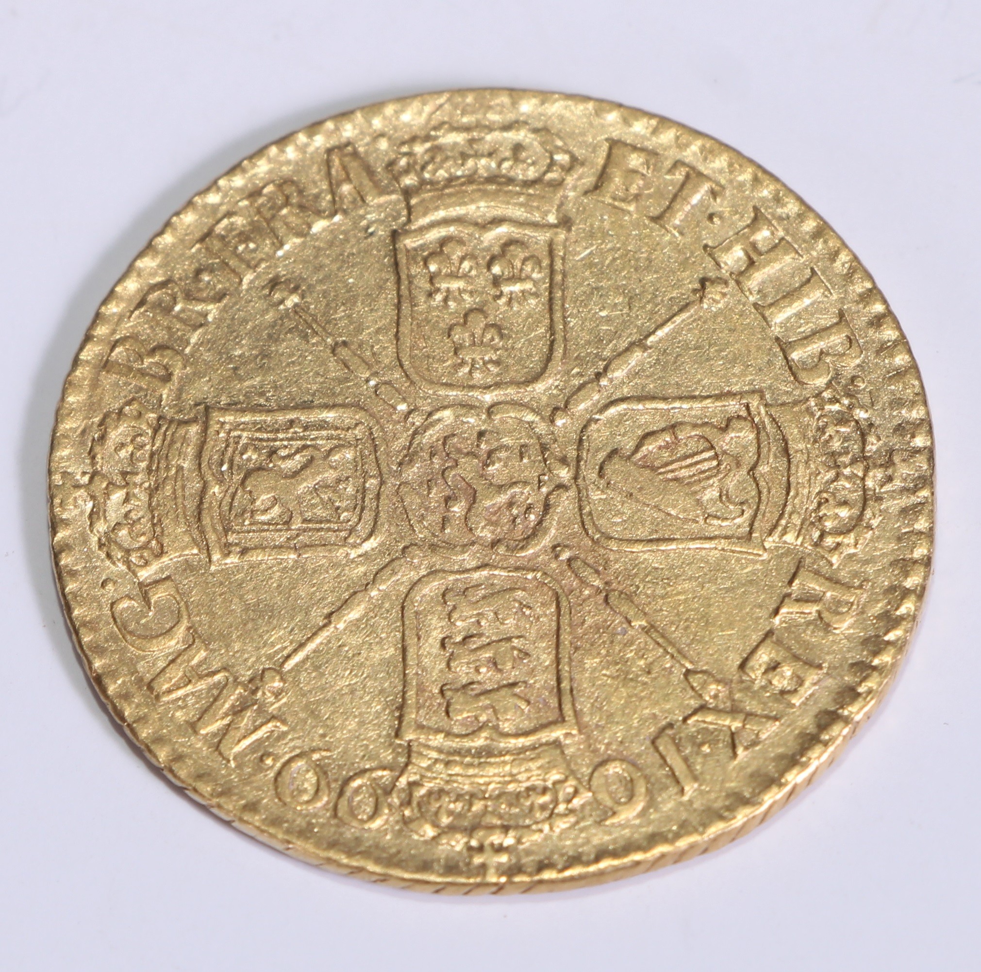 A William III gold guinea, 1699, 2nd bust, 8.3g