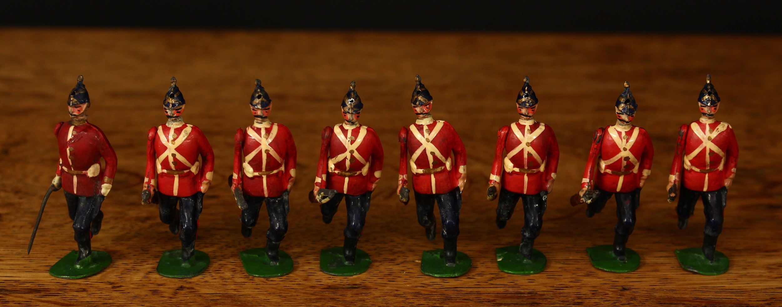 W Britain (Britains) set No.96 The Yorks and Lancaster Regiment, comprising an Officer running with drawn sword and six figures running at the trail, unmarked oval bases, Pigeon chested versions, each unboxed (8)