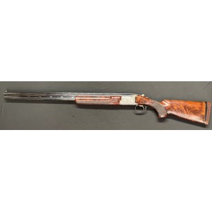 Browning 425 Prestige 12 Bore Over and Under Shotgun serial number 30595PR. 750mm long barrels. Single trigger. Overall length 119cm. NOTE: Buyer must hold a valid Shotgun Certificate or be a Registered Firearms Dealer.