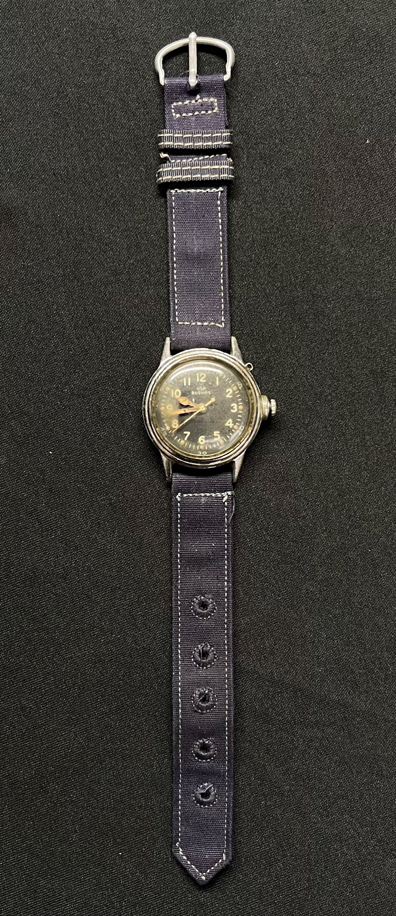 WW2 US Navy Buships (U.S. Navy, Bureau of Ships) UDT Demolition Divers Wristwatch. 17 Jewel Movement by Hamilton. Serial number SS51123. Fitted with original blue canvas strap. Crown cover missing, non runner.