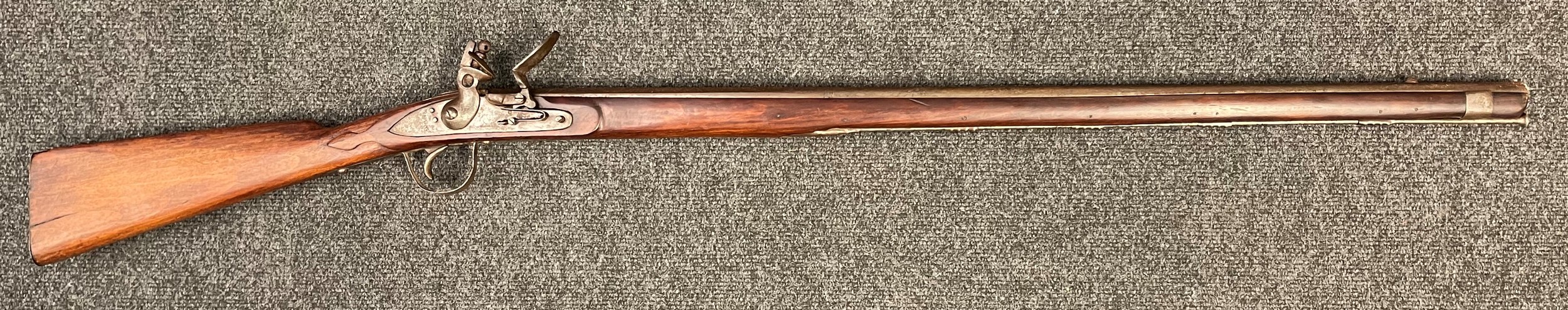 Company of Merchants Trading to Africa Flintlock Musket with 890mm long barrel. Bore approx. 15mm. English Proof Marks. No serial number. Marked "22" on barrel. Lock is marked "Warranted" along with the Company's trade mark of an Elephant & Castle. Working action. Overall length 129cm. Complete with ramrod. Section 58 (2) no licence required in the UK.