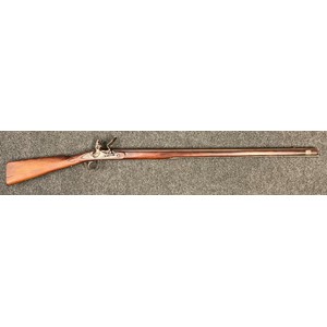 Company of Merchants Trading to Africa Flintlock Musket with 890mm long barrel. Bore approx. 15mm. English Proof Marks. No serial number. Marked "22" on barrel. Lock is marked "Warranted" along with the Company's trade mark of an Elephant & Castle. Working action. Overall length 129cm. Complete with ramrod. Section 58 (2) no licence required in the UK.