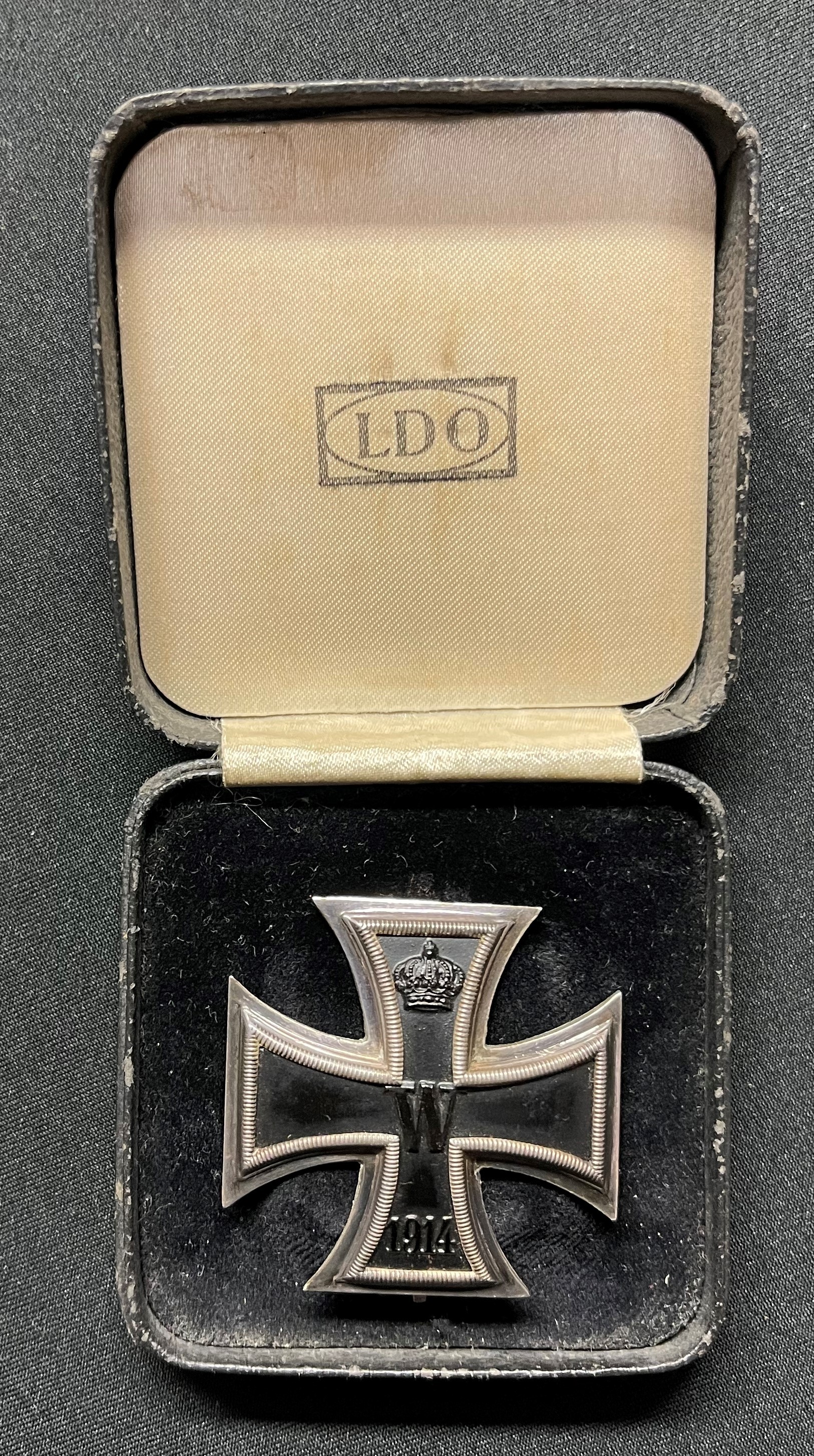 WW1 Imperial German Eisernes Kreuz 1. Klasse 1914. Iron Cross 1st Class 1914. Vaulted example. .800 silver marked. Third Reich era private purchase example. 44mm. Complete in original LDO marked presentation case of issue which is for a vaulted cross.