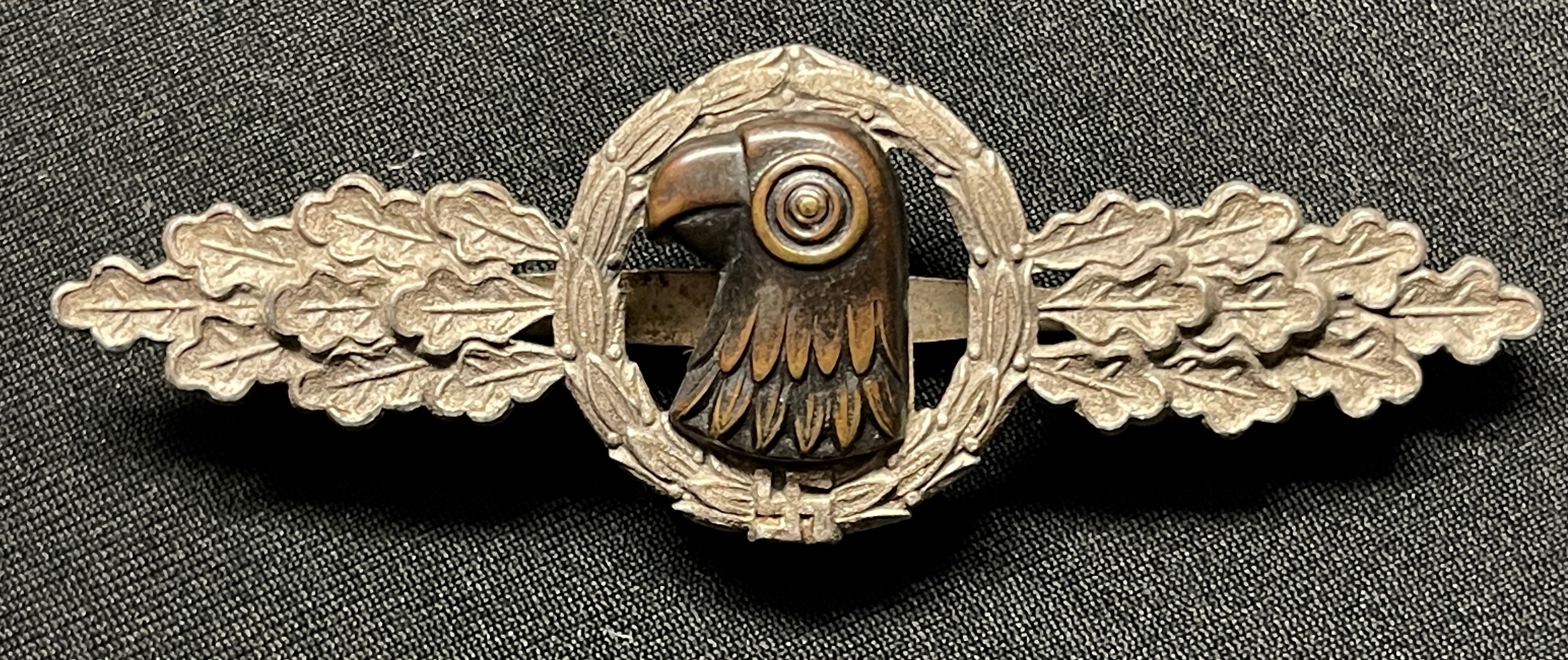 WW2 Third Reich Luftwaffe Frontflugspange für Aufklärer in Silber - Luftwaffe Reconnaissance Clasp in Silver. Maker marked "BSW". Zink example.