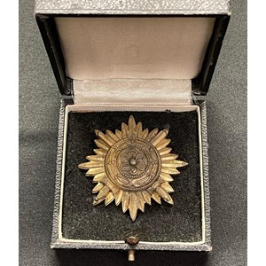 WW2 Third Reich Ostvolkmedaille 1er Klasse in Gold mit Schwertern - Eastern Peoples Medal 1st Class in Gold with Swords. No makers mark. Complete in original award case. War souvenir of a British Veteran, Trooper RL Clay, Royal Armoured Corps, new to the market.