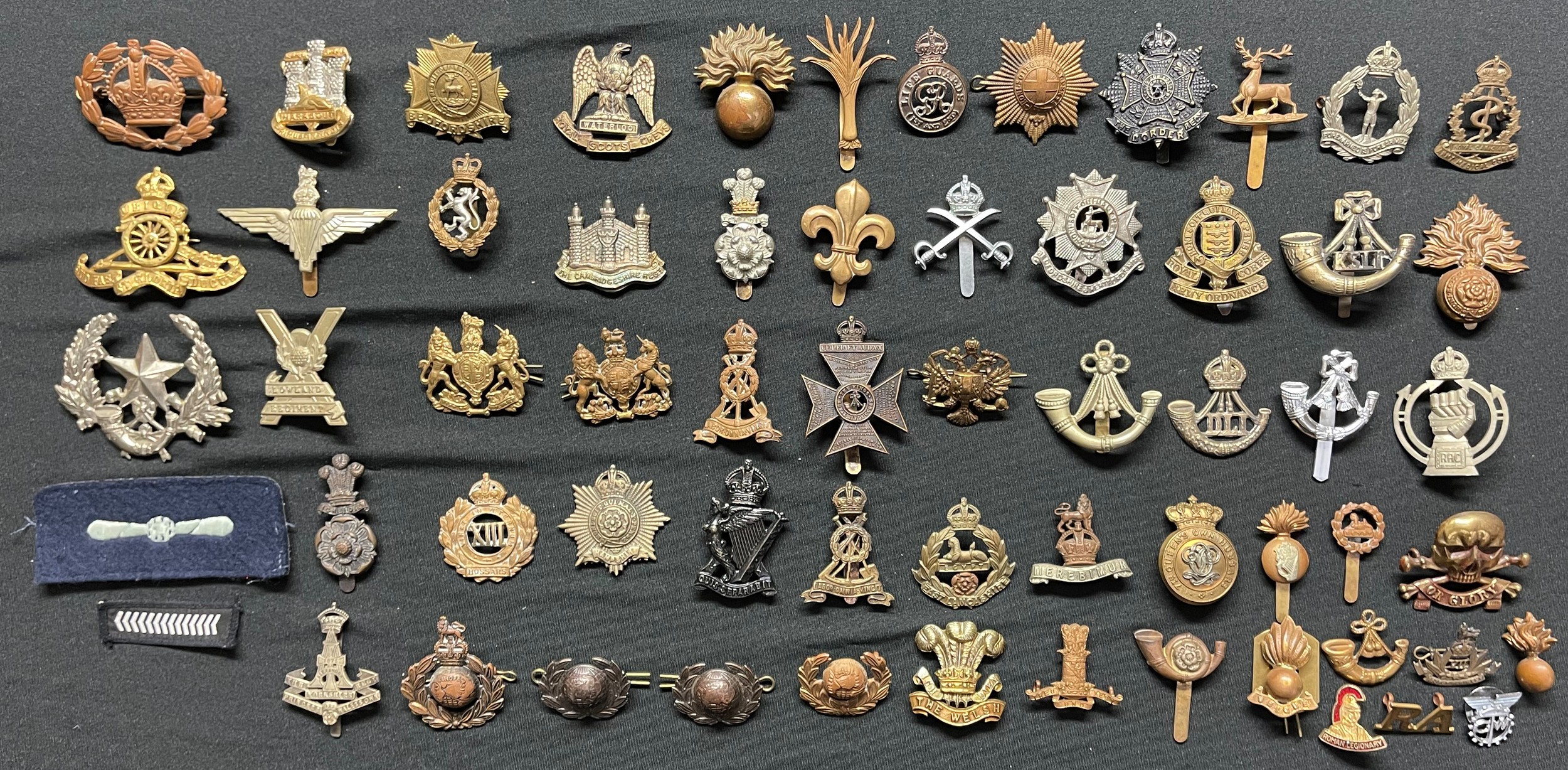 WW2 British cap badges to include: Royal Armoured Corps, General Service Corps x2, Green Howards, Welsh Guards, RAOC, KRRC, RUR, Royal Marines, Grenadier Guards, Coldstream Guards, East Lancs, RCAMC, ROC, Border Regt, Pioneer Corps, Life Guards, Pay Corps, Bedfordshire Regt, KSLI, etc.
