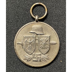 WW2 Third Reich Tapferkeits- und Erinnerungsmedaille der Spanischen "Blauen Division" - Spanish Blue Division Medal. No ribbon. No maker mark to ring. War souvenir of a British Veteran, Trooper RL Clay, Royal Armoured Corps, new to the market.