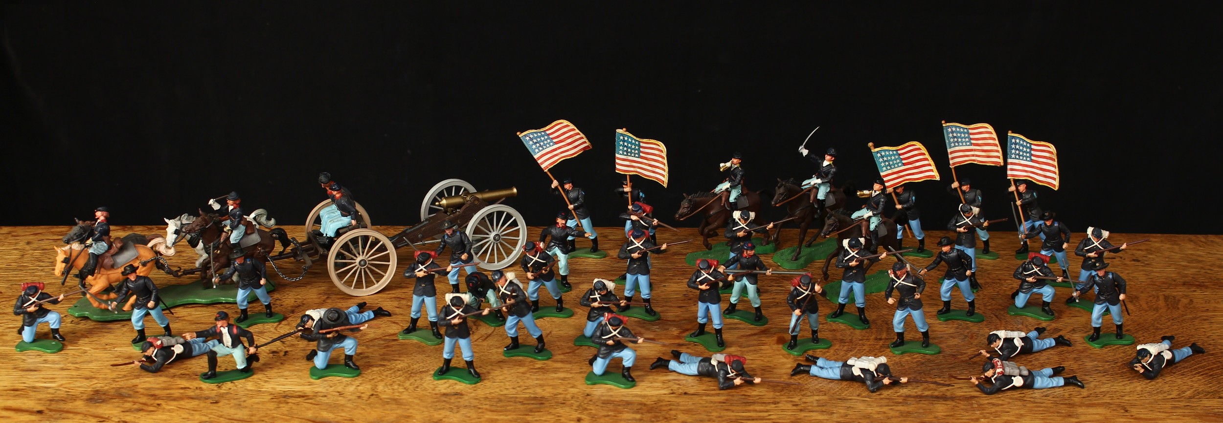 W Britain (Britains) Union Infantry American Civil War series, comprising on foot and mounted cavalry figures, various poses including gun limber team, each unboxed (quantity)