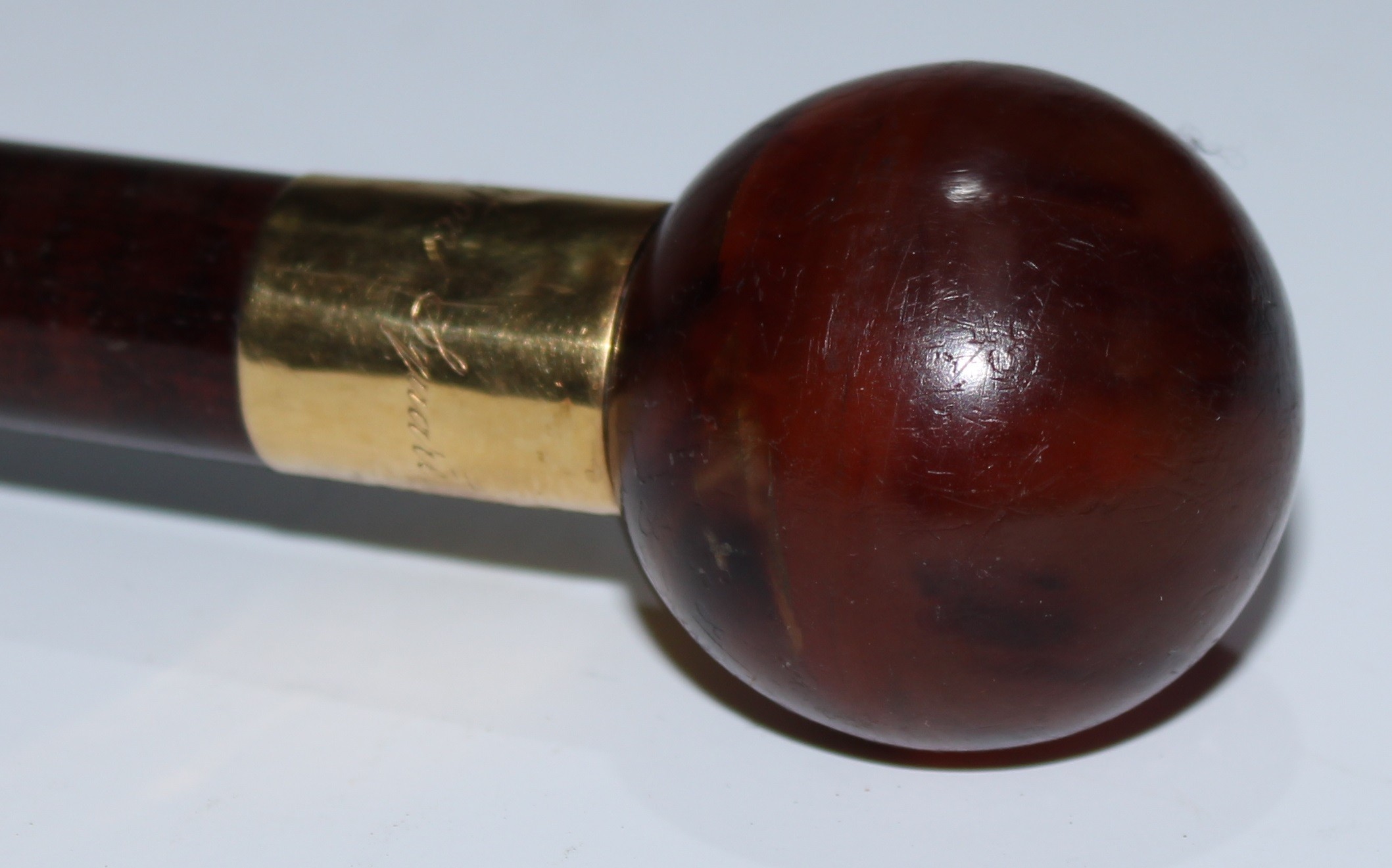 A late Victorian/Edwardian 18ct gold mounted walking stick, spherical tortoiseshell pommel, applied with initials AMH, the ferrule inscribed 37 Bryanston Square [Marylebone, London], 89cm long, the fittings London 1901