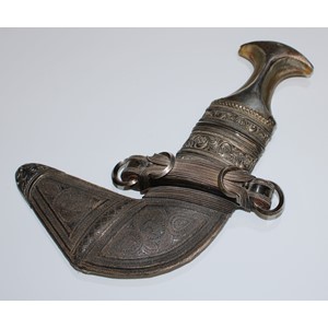 A Middle Eastern silver mounted jambiya dagger, 17cm curved blade with central ridge, horn grip, the leather scabbard with chased and woven filigree mounts, 28cm long, 19th/early 20th century