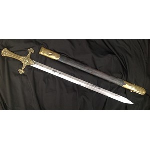 Victorian British Army Musicians Short Sword with double edged blade 480mm in length with etched panel for Xth Wiltshire Volunteers. Brass fluted cruciform grip, trefoil quillons. Overall length 615mm. Complete with brass mounted leather scabbard.