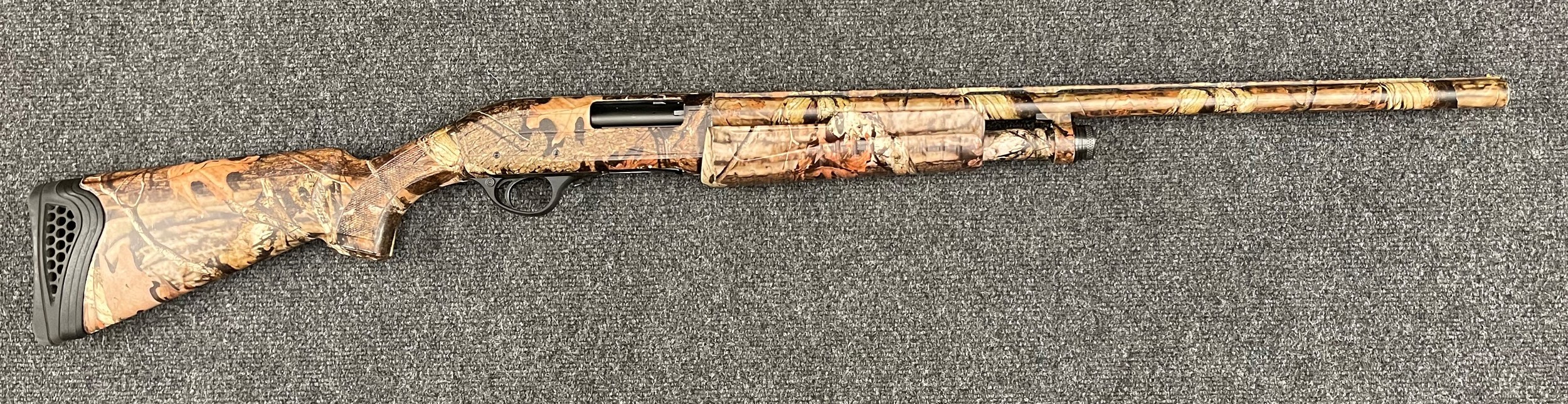 Hatsan Escort 12 Bore 3 shot pump action shotgun with 635mm long barrel, overall length 119cm. Serial number 280809. NOTE: Buyer must hold a valid Shotgun Certificate or be a Registered Firearms Dealer.