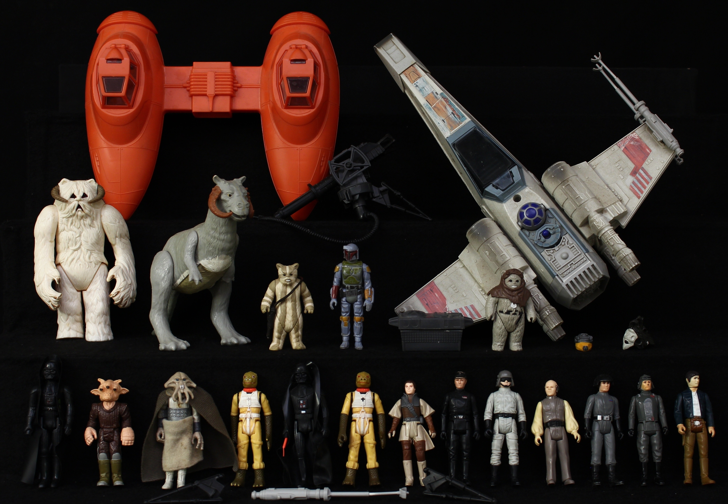 Star Wars late 1970’s and later 3¾ loose action figures and accessories, comprising Darth Vader with lightsaber, Bossk (2), Ree Yees, Chief Chirpa, Squid Head, other loose figures and accessories including twin pod cloud car, all unboxed (quantity)