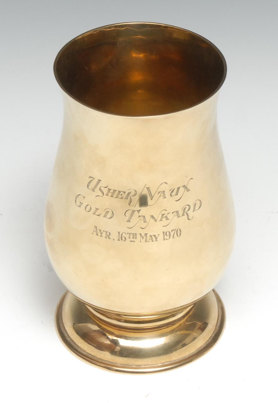 Racing Interest - a 9ct gold baluster mug, engraved Usher Naux Gold Tankard, Ayr 16th May 1970, 15cm high, Chester, 460.8