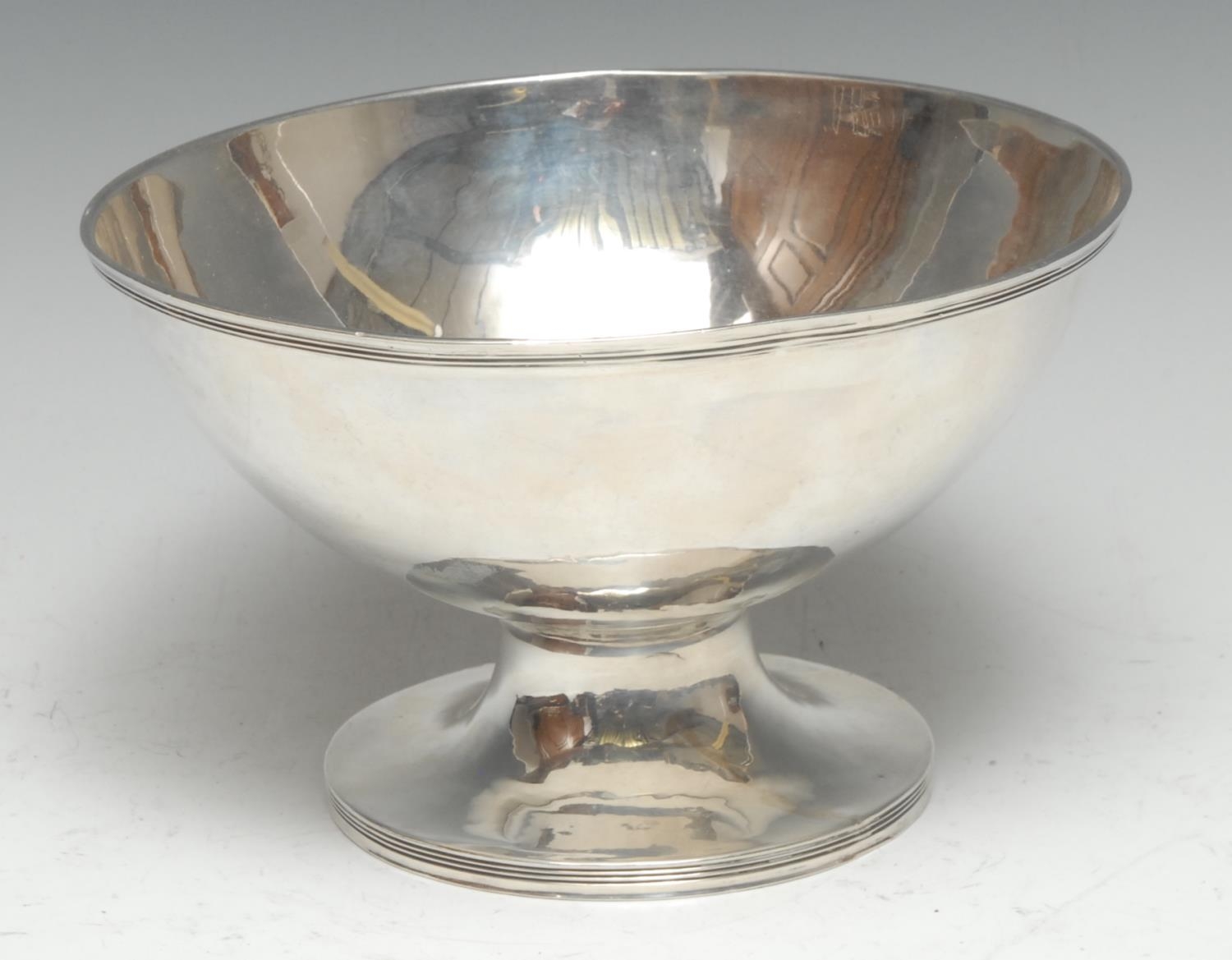 A George III Irish provincial silver pedestal bowl, reeded borders, spreading circular foot, 18cm diam, William Fitzgerald, Limerick c.1800, 9.75oz