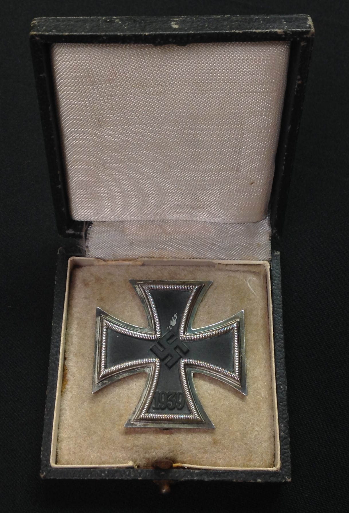 WW2 Third Reich Eisernes Kreuz I Klasse. Iron Cross 1st Class maker marked 65 for "Klein & Quenzer, Idar-Oberstein" complete with case of issue. Magnetic core.