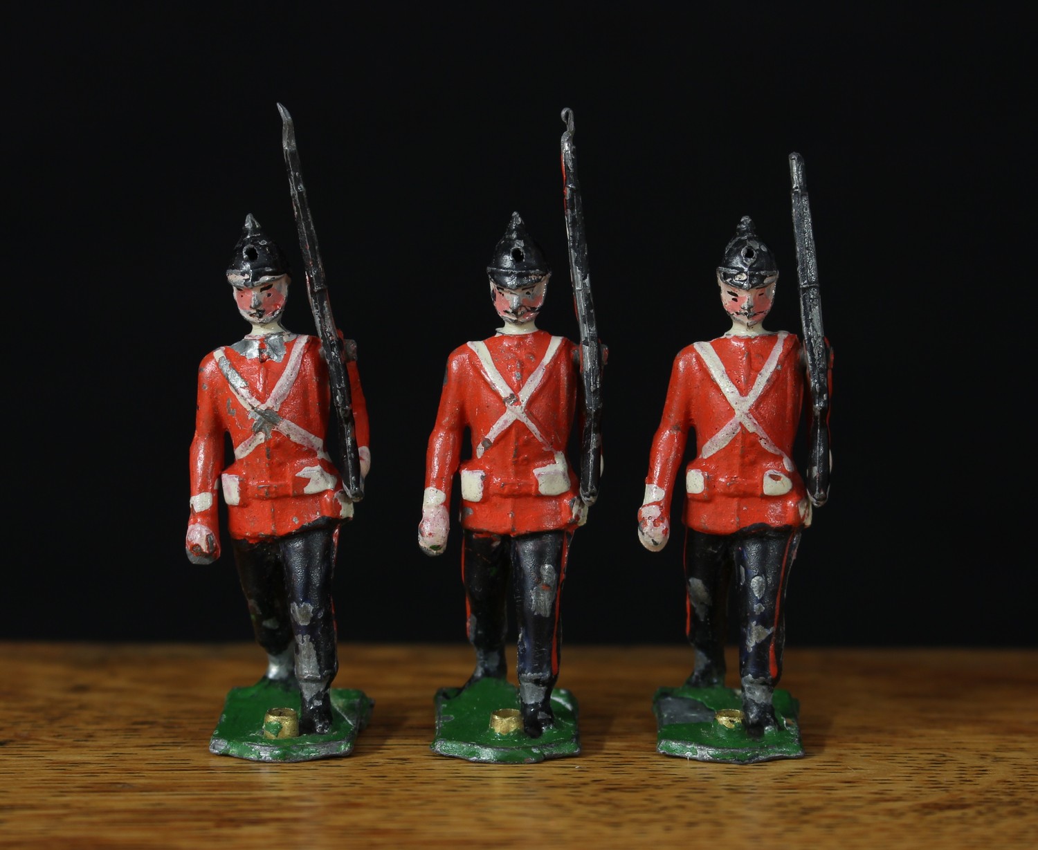 Abel, CD (Islington, London 1898-1914) three rare British Infantry drill display unit lead figures, marching at the slope, movable arms, special bases to fit the drill display frame, unboxed (3)