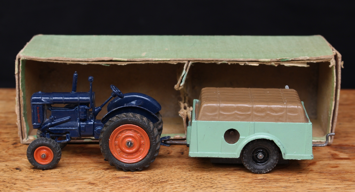 Britains 139F Fordson Major Tractor clockwork set, comprising Fordson Major tractor in blue with mechanical trailer in pale green with tan load, boxed - missing box lid, driver figure and clockwork key