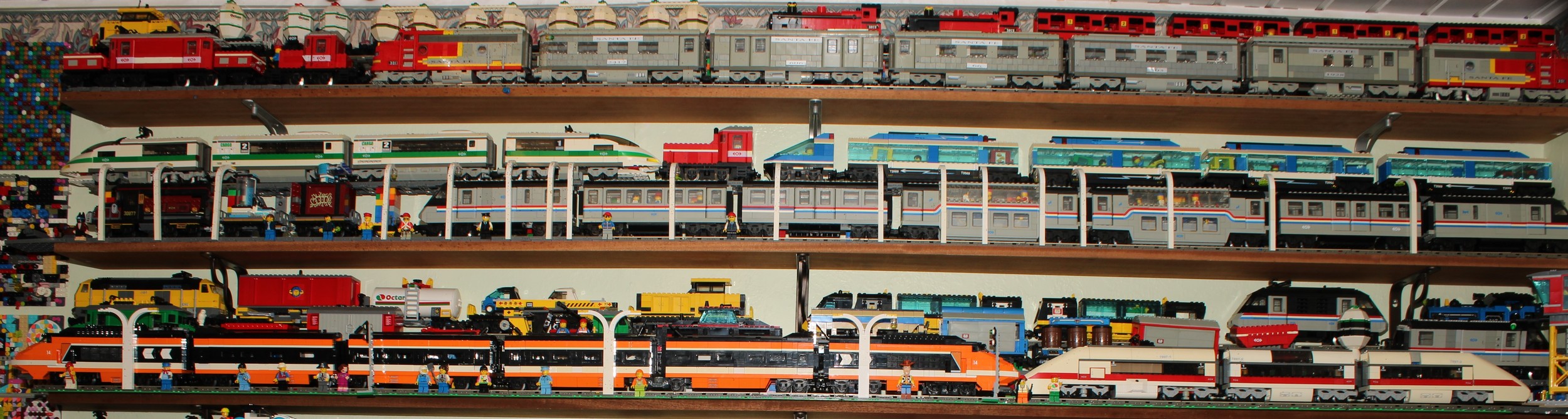 Lego - Trains, 10020, Santa Fe Super Chief, unboxed; 4558 Metroliner, unboxed; Creator, 10233 Horizon Express, unboxed; a quantity of minifigures; etc (qty)  (10020) Retired product. Previously £26.99RRP.  (4558) Retired product.  (10233) Retired product. Previously £79.99RRP.  This lot is part of a collection from a deceased estate. All models were constructed and remained constructed in the home and as such we do not have boxes or instruction manuals and the models are therefore sold as seen.