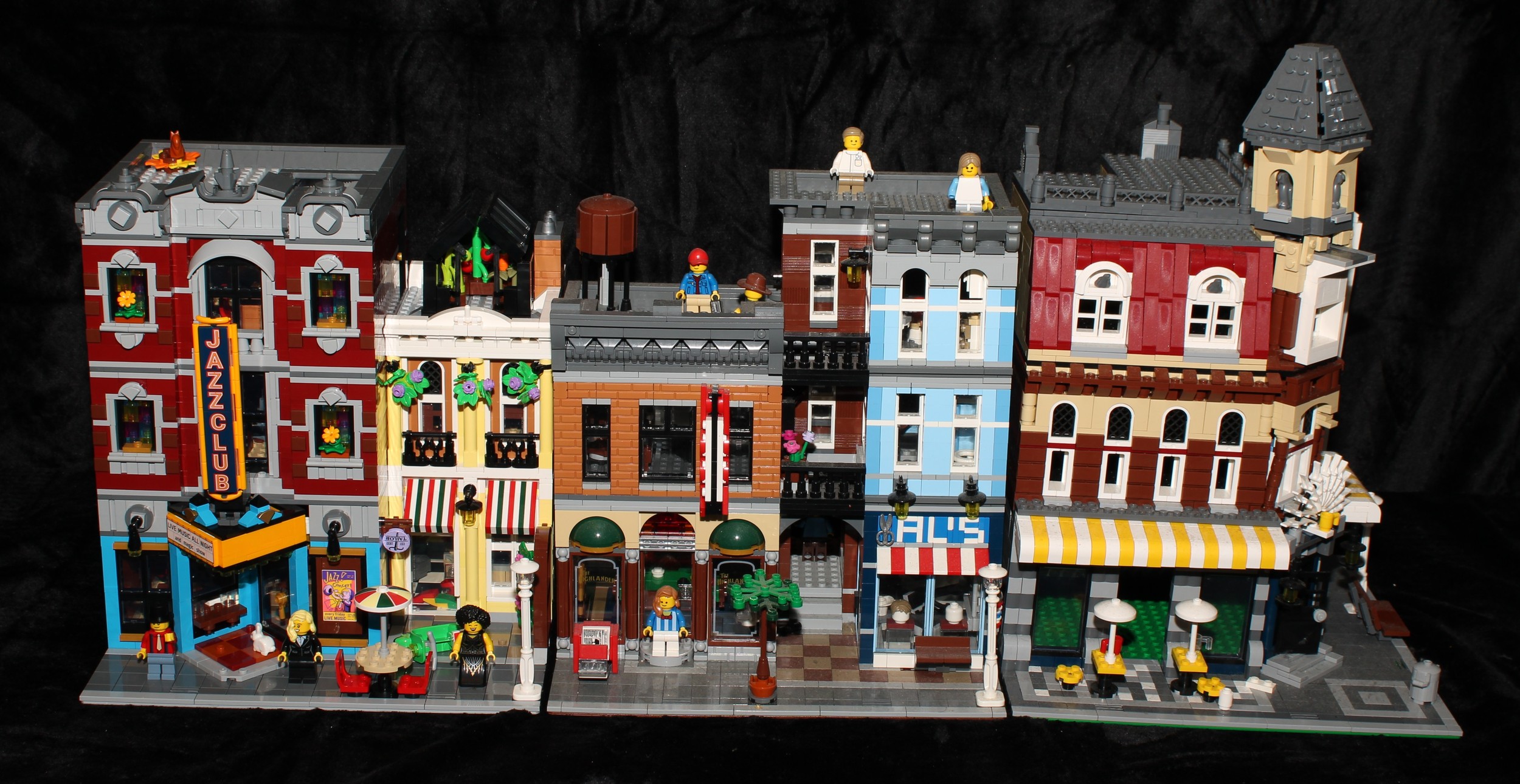 Lego - Creator Expert, 10182 Café Corner, unboxed; 10246 Detective's Office, unboxed; Icons, 10312 Jazz Club, unboxed (3)