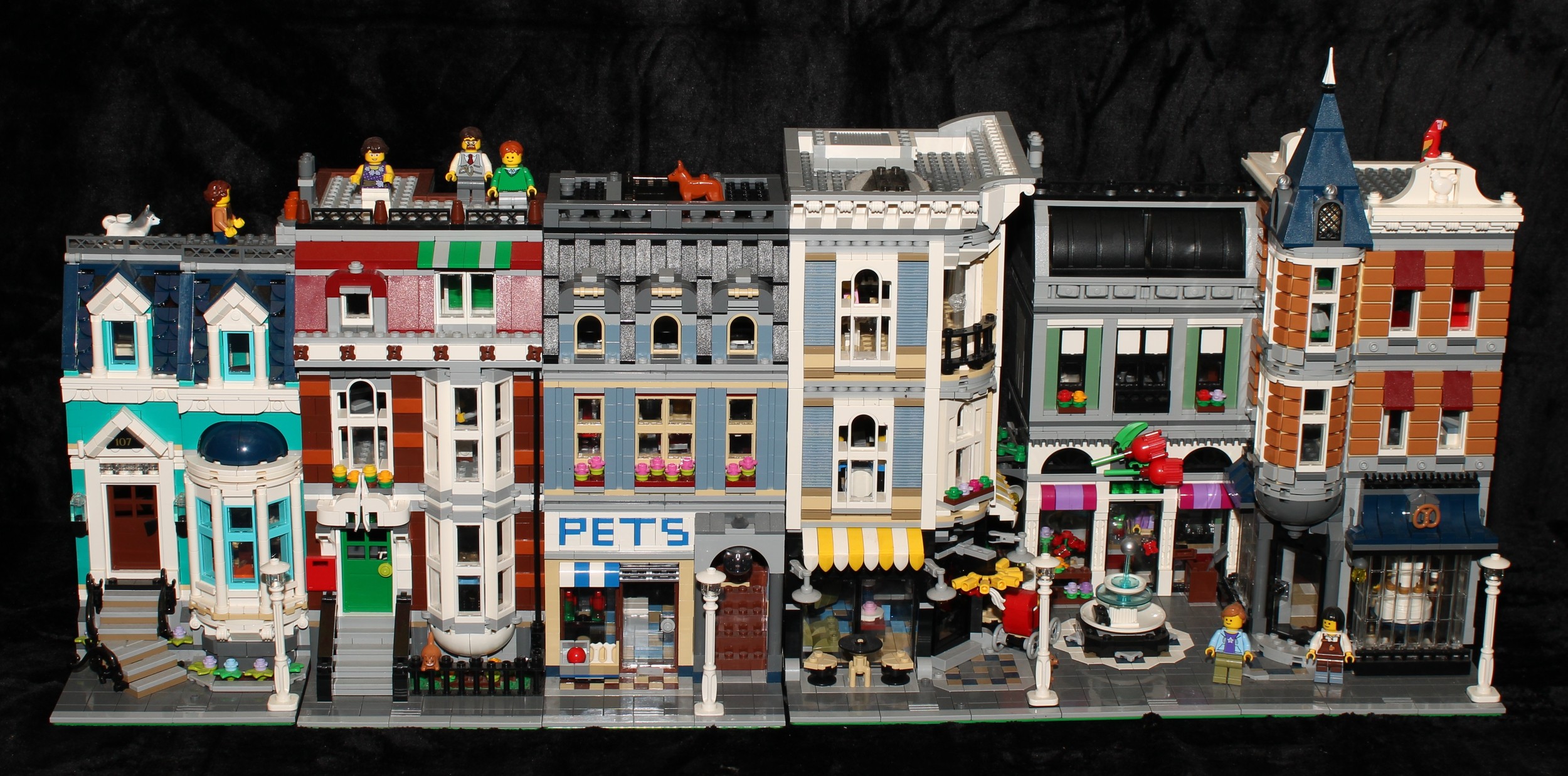 Lego - Creator Expert, 10270 Book Shop, unboxed; 10218 Pet Shop, unboxed; 10255 Assembly Square, unboxed; etc (3)  (10270) Retired product.   (10218) Retired product. Previously £119.99RRP.  (10255) Retired product. Previously £179.99RRP.  This lot is part of a collection from a deceased estate. All models were constructed and remained constructed in the home and as such we do not have boxes or instruction manuals and the models are therefore sold as seen.